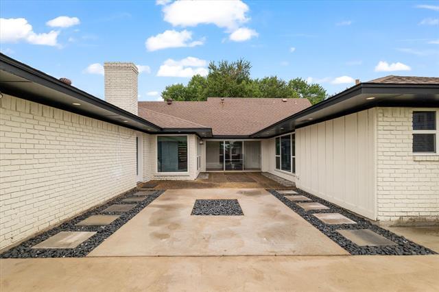 Building Photo - 2833 Meadowbrook Dr