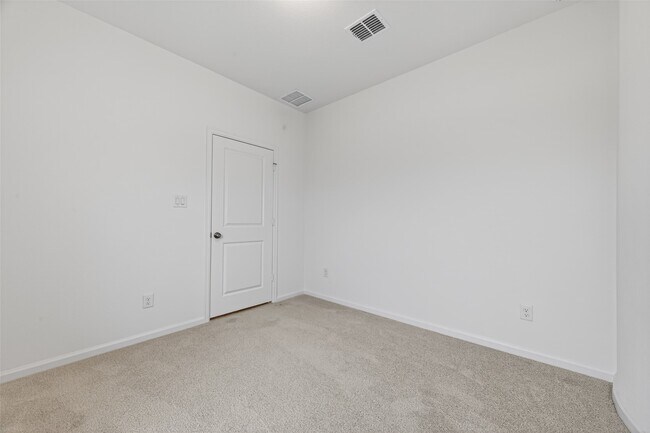 Building Photo - 5015 Bowen Pr Dr