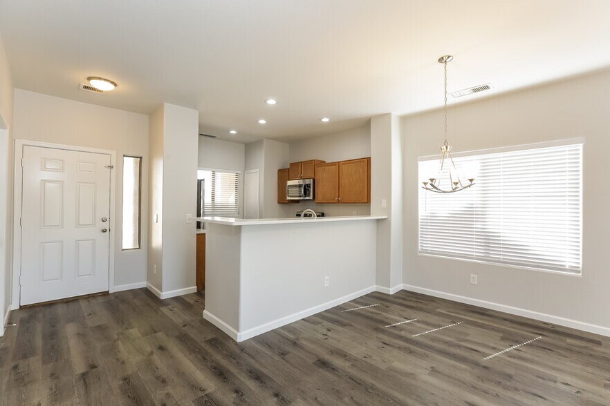 Building Photo - 93 3rd Ave W