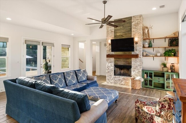 Building Photo - 625B Las Colinas Dr