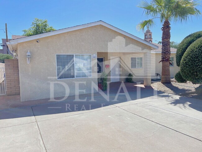 Building Photo - 2401 E Meadowbrook Ave