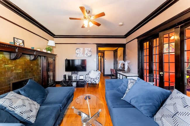 Building Photo - 6112 S St Lawrence Ave