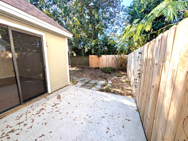 Building Photo - 1736 Augustine Pl