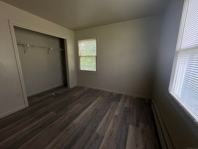 Building Photo - 106 Brookline Dr