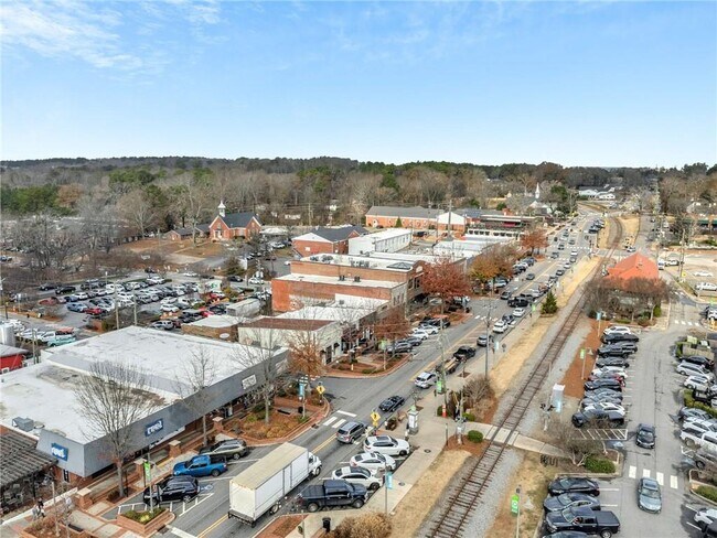 Building Photo - 241 Village Square Dr