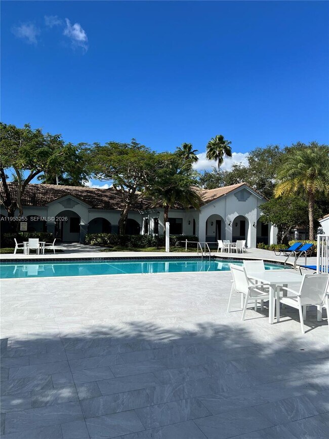 Building Photo - 2600 S University Dr