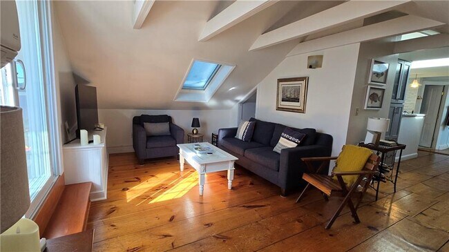 Building Photo - 42 Kay St