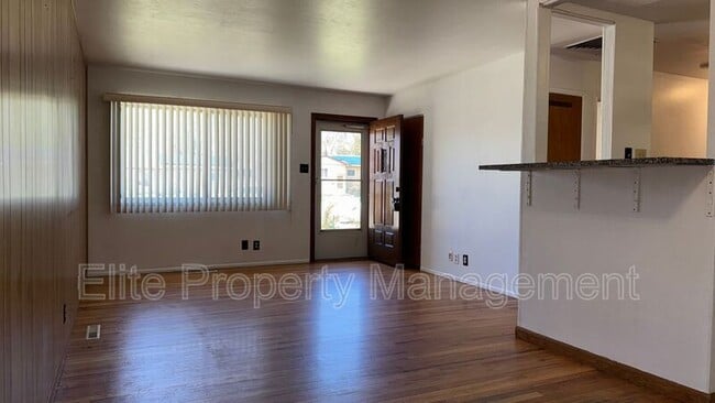 Building Photo - 2870 Aster St