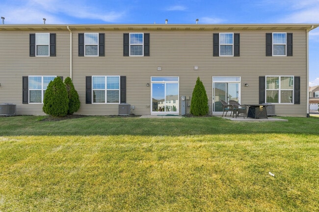 Building Photo - 15121 Quincy Cir