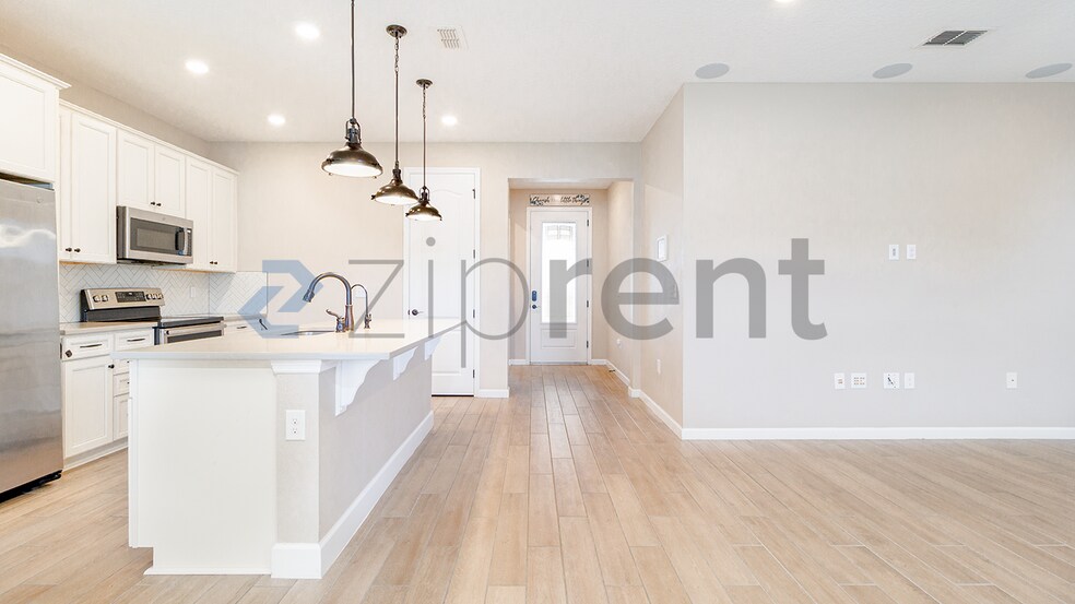 Building Photo - 1709 Hilltop Dr