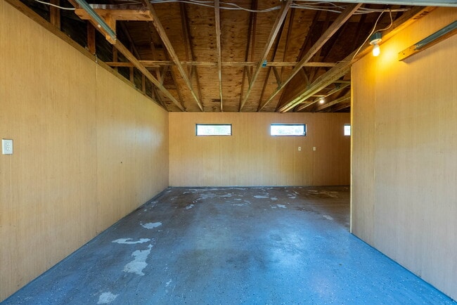 Building Photo - Country-Style Sarasota Living on a Full Acre - Pool Home with Oversized Workshop — Move-In Ready Now