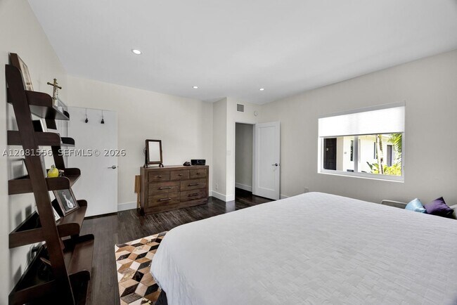 Building Photo - 6610 Santona St