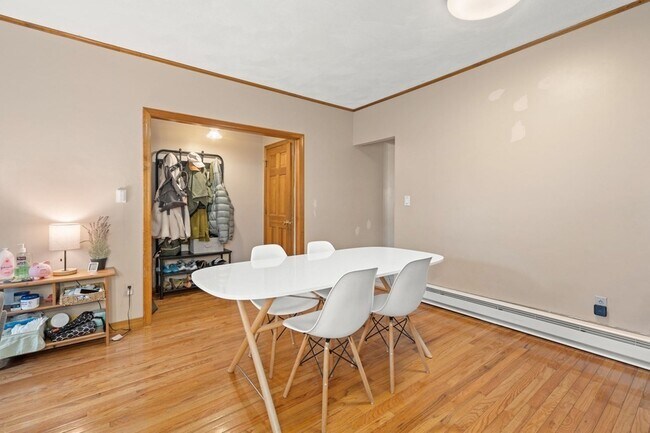 Building Photo - 46 Riverdale St