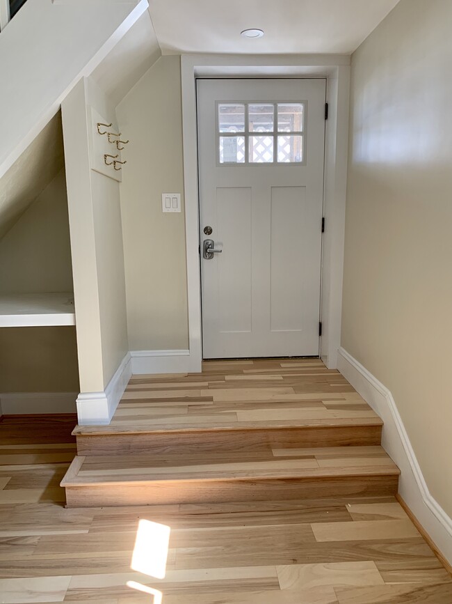 Lower level entry - 16 Appleton Place