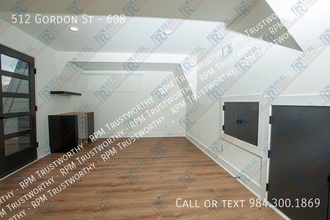 Building Photo - 512 Gordon St