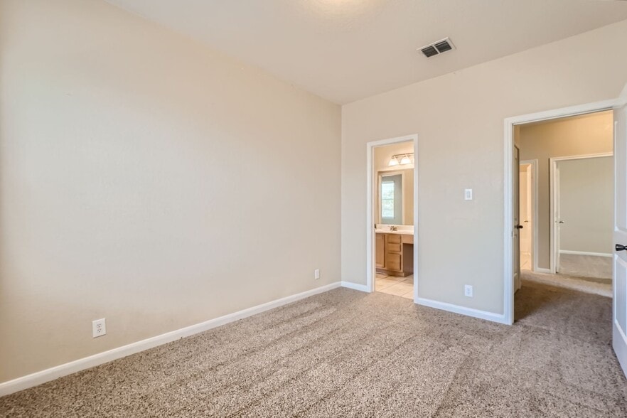 Building Photo - 806 Cielo Way