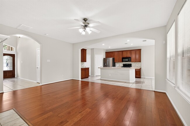 Building Photo - 11 Nestlewood Pl