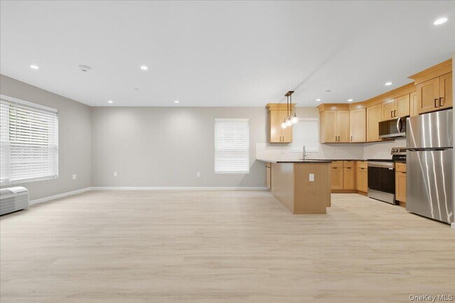 Building Photo - 71 N Main St