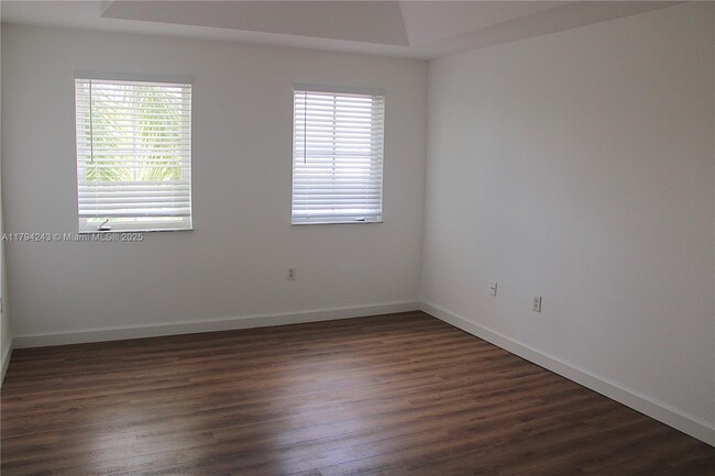 Building Photo - 4435 SW 160th Ave