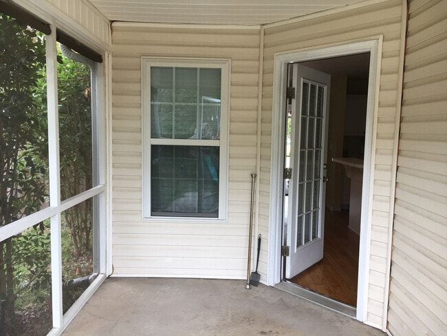 Building Photo - 109 Marigold Dr