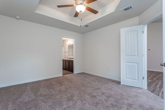 Building Photo - 5664 Peach Dr
