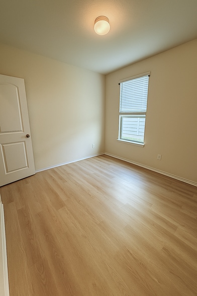 Building Photo - 2060 Cliffbrake Way