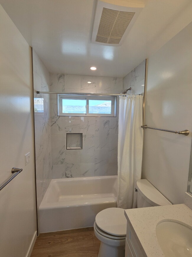 Building Photo - AVAILABLE NOW - 1 Bed, 1 Bath Morro Bay Apartment with Ocean View