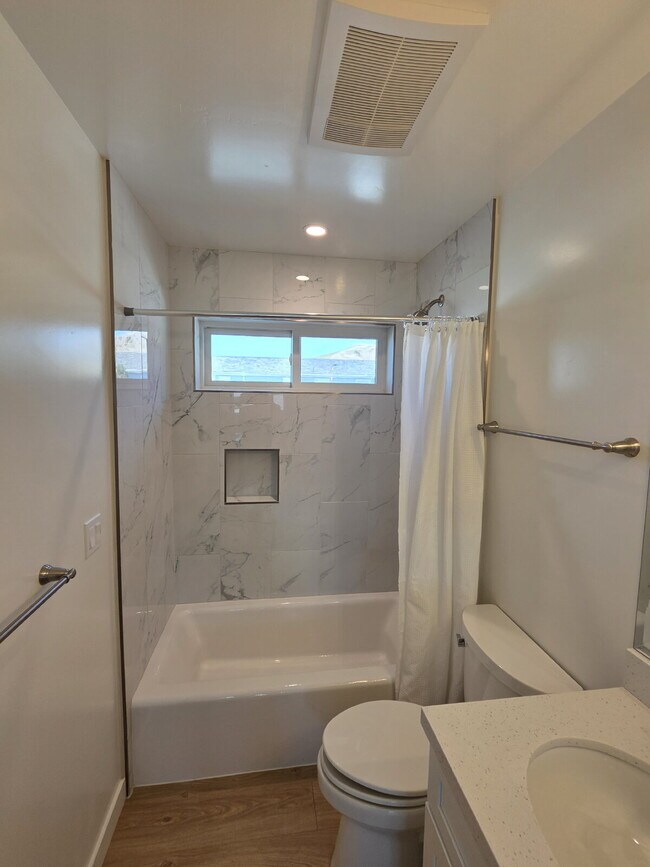 Building Photo - AVAILABLE NOW - 2 Bed, 2 Bath Downstairs Morro Bay Apartment