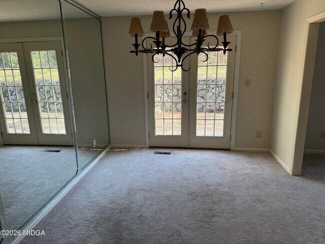 Building Photo - 803 Captain Kell Dr