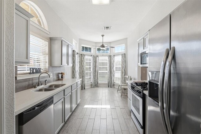 Building Photo - 1800 Pearce Ct