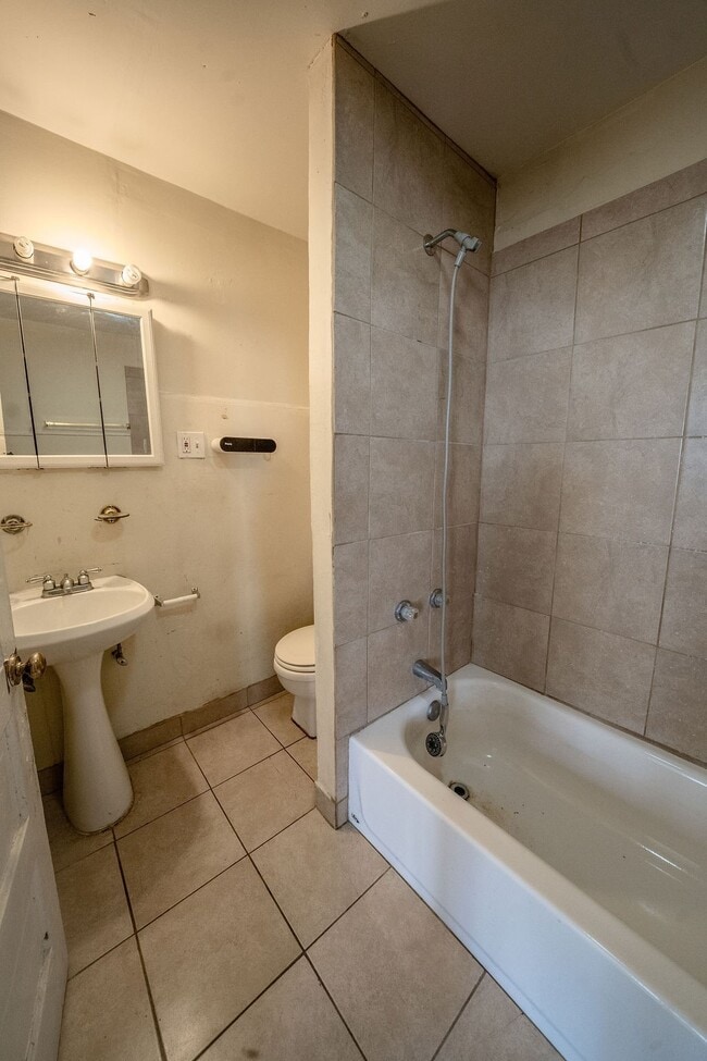 Building Photo - 1414 Campbell St