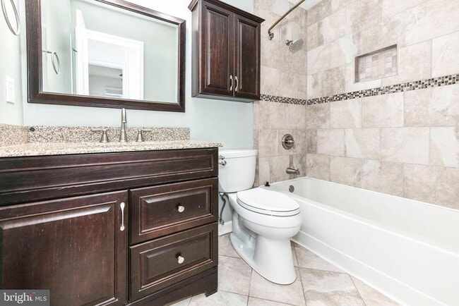 Building Photo - 10135 Forest Hill Cir