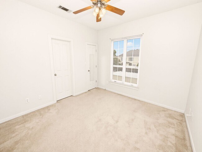 Building Photo - 2 bedroom Townhouse at Lake Beau Pre