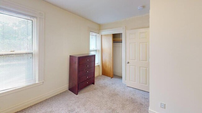 Building Photo - 319 Catherine St