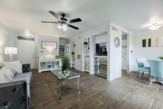 Building Photo - Luxury Features + 6 Weeks Free Rent | Don’...