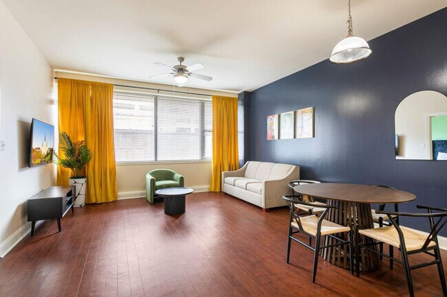 Building Photo - 925 Common St