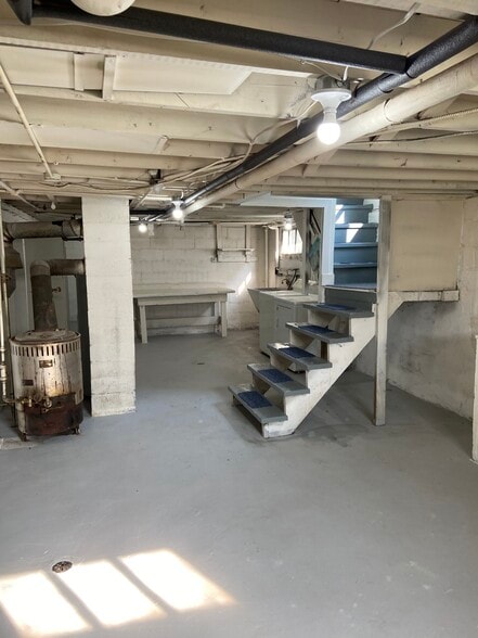 Building Photo - 7532 Jefferson Ave