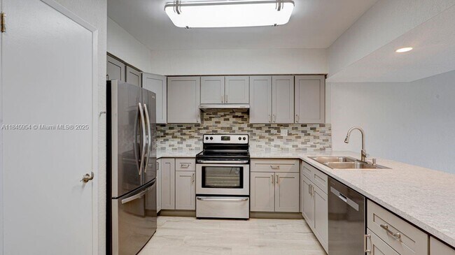 Building Photo - 1001 Citrus Is