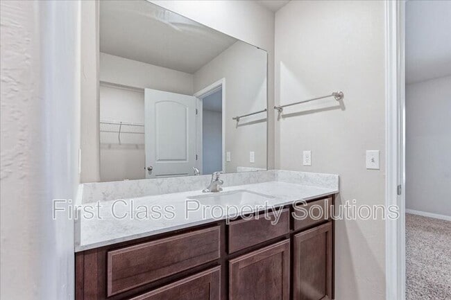 Building Photo - 1708 Burgundy Dr