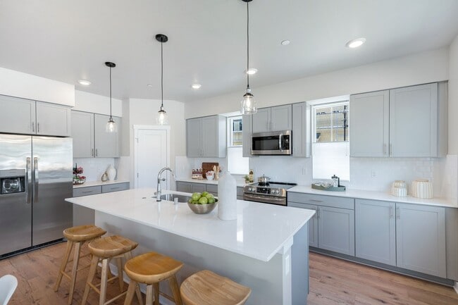 Building Photo - 4 Bed | 3.5 Bathroom | 1840 Sq Ft | $3,400