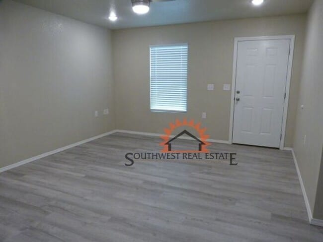 Building Photo - Modern 2 bedroom 2 bath apartment