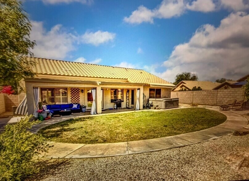 Rear Yard - 2913 E Runaway Bay Pl