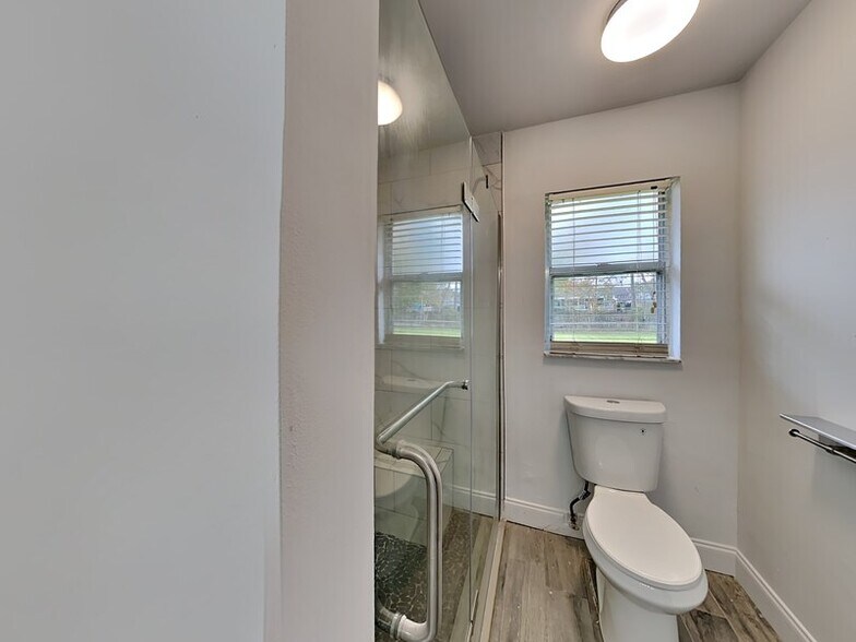 Building Photo - 2820 Abington Ave