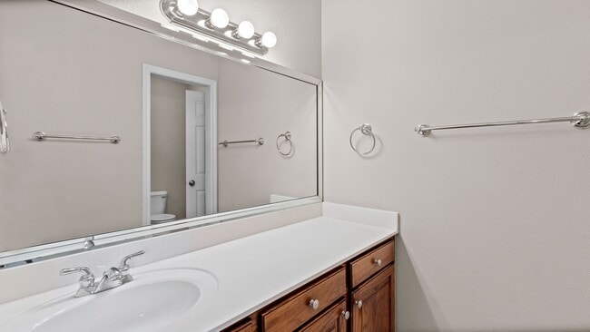 Building Photo - 4 Bedroom, 3 bathroom home in Pleasant Gro...