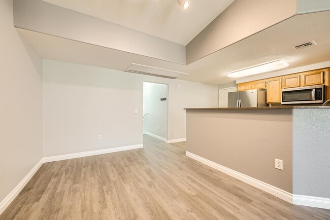 Building Photo - 10550 W Alexander Rd
