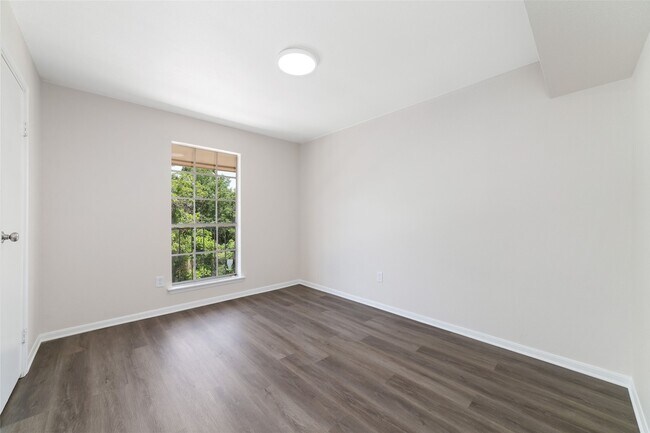 Building Photo - 3770 Lovers Wood Ln
