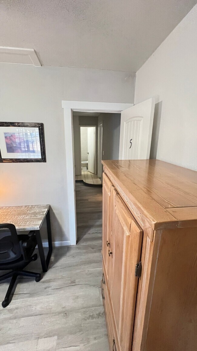 Building Photo - 2019 E Southern Ave