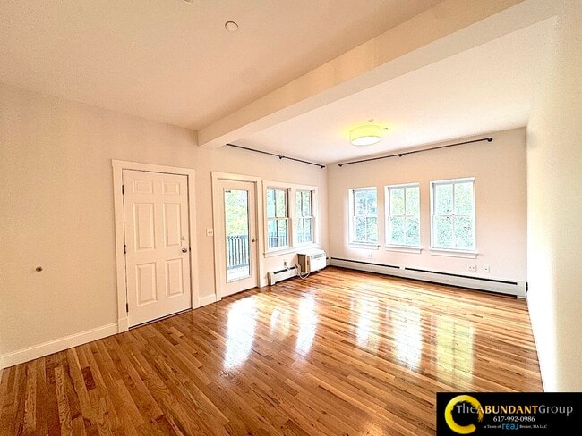 Building Photo - 275-277 River St