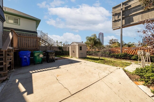 Building Photo - Beautiful 2bed/2bath Victorian style home with extra room for an office and bonus attic room!