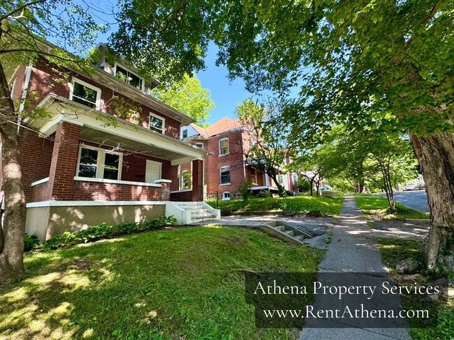 Building Photo - 5 Bedroom / 2 Bath House - Near SEMO's Cam...